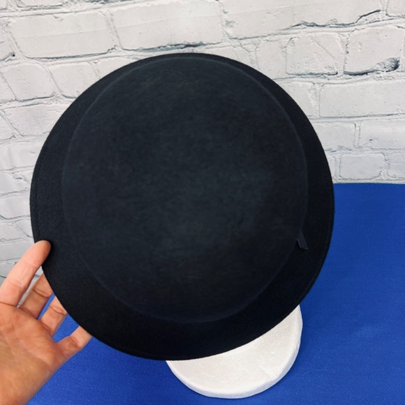 🚫SOLD! |•NINE WEST•| Cute Black Wool Hat Elastic Inside - Picture 8 of 15